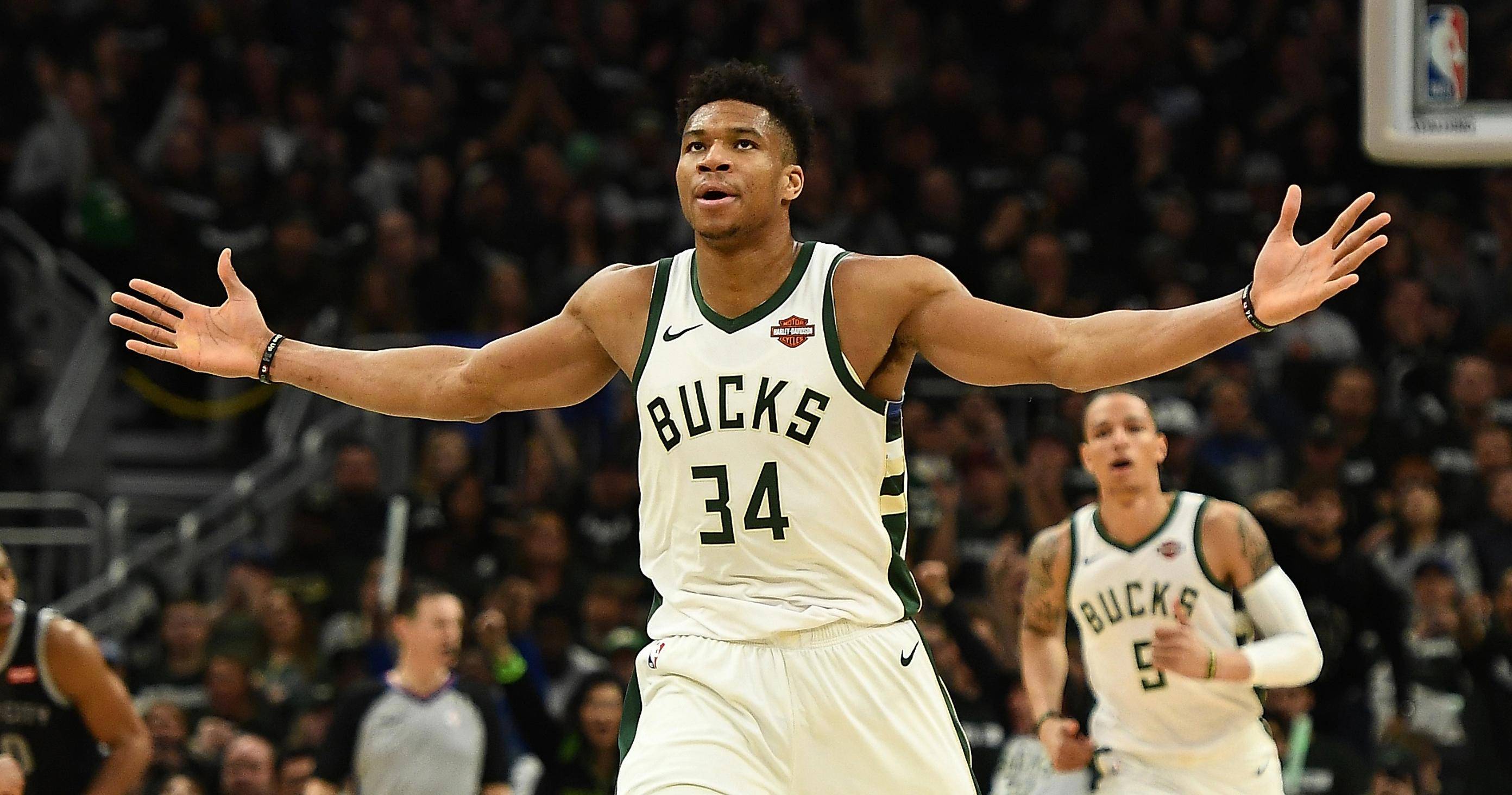 详解棒球规则中的“触身球真假”判定主审如何通过弹跳识别