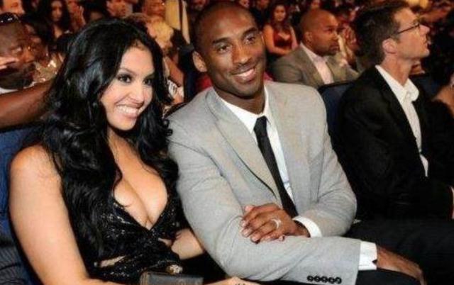 罗杰·马里斯在 1961 年与队友曼托展开本垒打竞赛，史称“M&M 男孩”