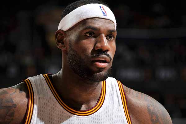 费兰深谙棒球之道 来源：巴塞官方推特费兰深谙棒球之道 来源：巴塞官方推特